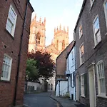 7 Precentor\'S Court